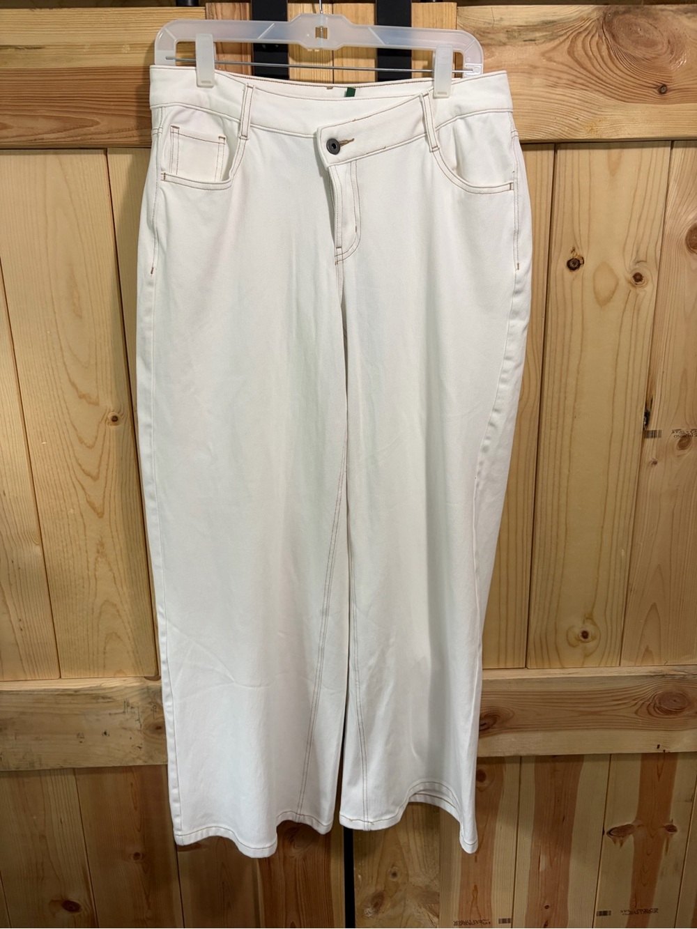 HALARA Denim Ivory Cream Wide Leg Jeans with asymmetrical button NWT Size Large